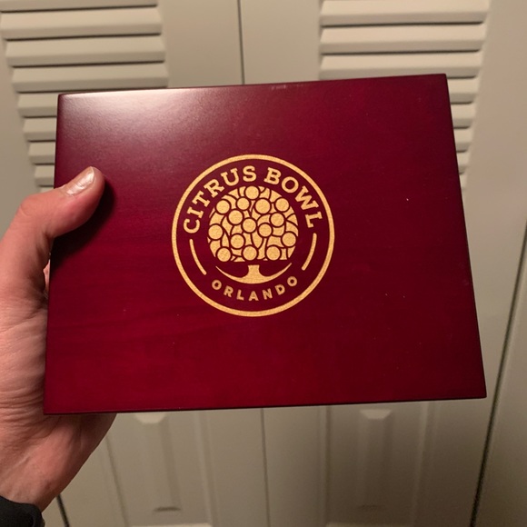 Citrus Bowl men’s watch - Picture 2 of 6